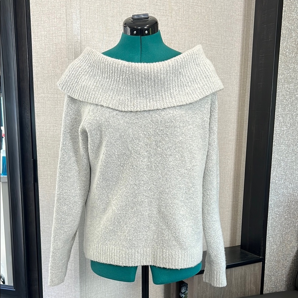 ✨ JEANNE PIERRE Wool Sweater with Cowl Neck